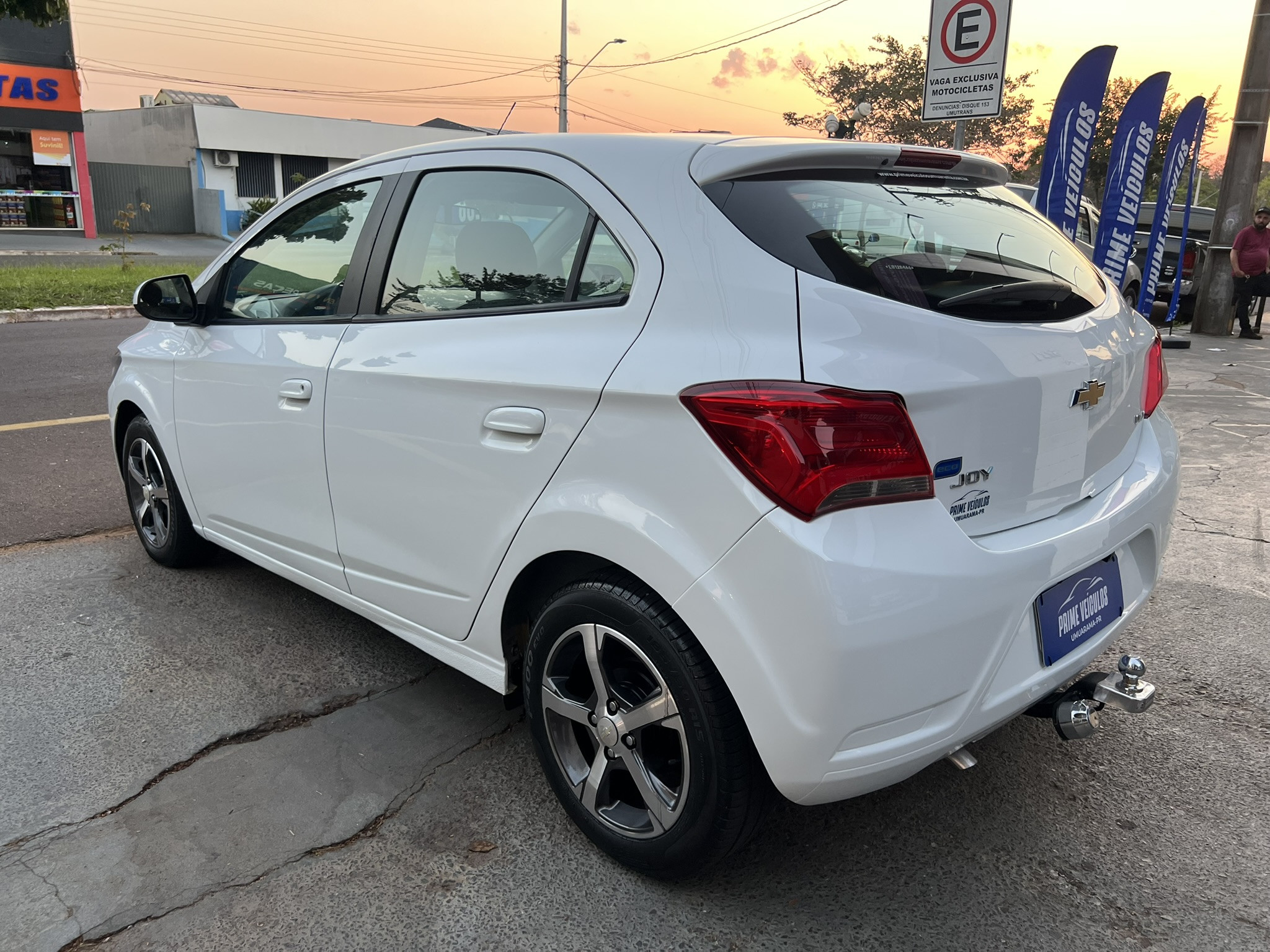 Chevrolet Onix Hatch Joy 1.0 8V Flex 5P Mec - foto 6