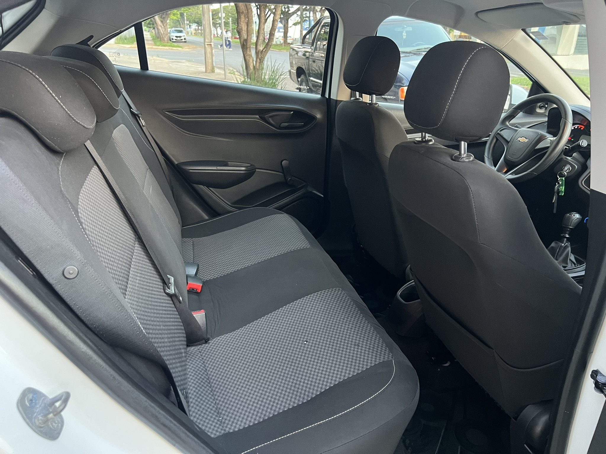 Chevrolet Onix Hatch Joy 1.0 8V Flex 5P Mec - foto 8